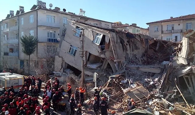 Mahkemeden emsal karar: AFAD, bakanlık ve belediye depremde evi yıkılan vatandaşa tazminat ödeyecek