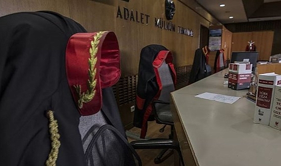 Hakim ve Savcıların oturduğu site yönetimine siviller seçildi, savcılar yeni yönetimi gözaltına aldı