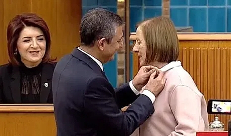 Bir milletvekili daha CHP'ye katıldı