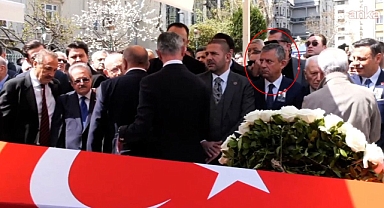 Özgür Özel'e soğuk duş! Kılıçdaroğlu selam vermeden geçip gitti